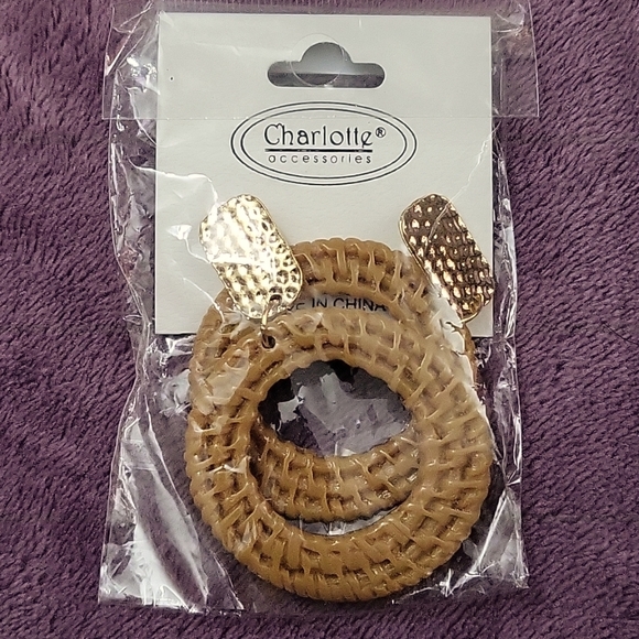 Honey Earrings - Picture 1 of 4